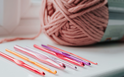 Knitting needles and wool